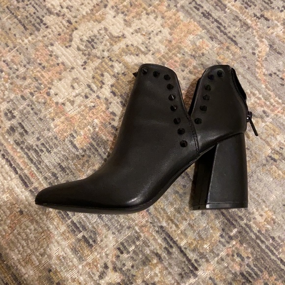 Brand New Studded Leather Steve Madden Booties 8 - Picture 3 of 5